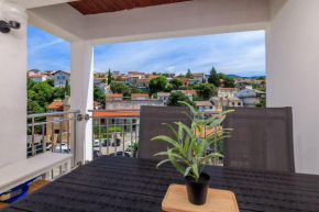 Modernes Apartment nur 150 Meter zum Strand mit Privatparkplatz, Balkon, Wäschetrockner